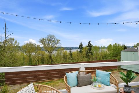 Photo of 1425 Jones Avenue NE, Renton, WA 98056 (MLS # 2503401)