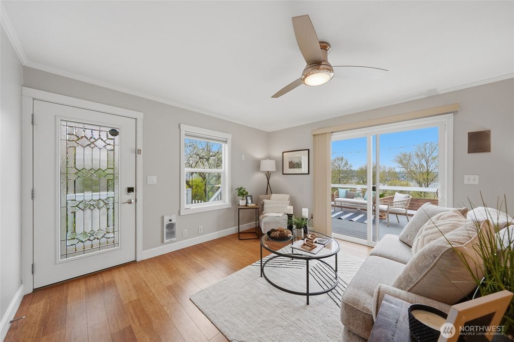 Photo of 1425 Jones Avenue NE, Renton, WA 98056 (MLS # 2503401)