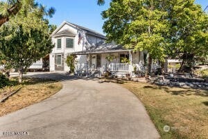 Photo of 221 N Canyon Road, Yakima, WA 98901 (MLS # 2576960)