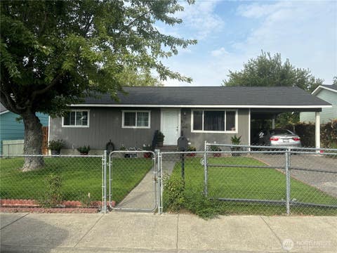 Photo of 520 S Douglas Avenue, Pasco, WA 99301 (MLS # 2571451)