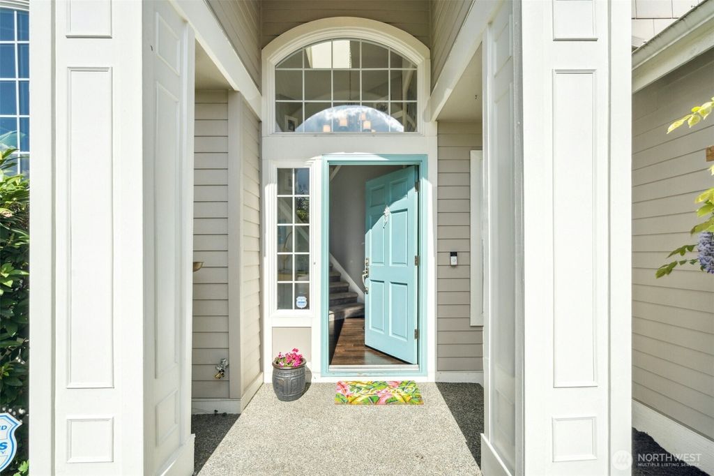 Photo of 4002 258th Way SE, Sammamish, WA 98029 (MLS # 2376222)