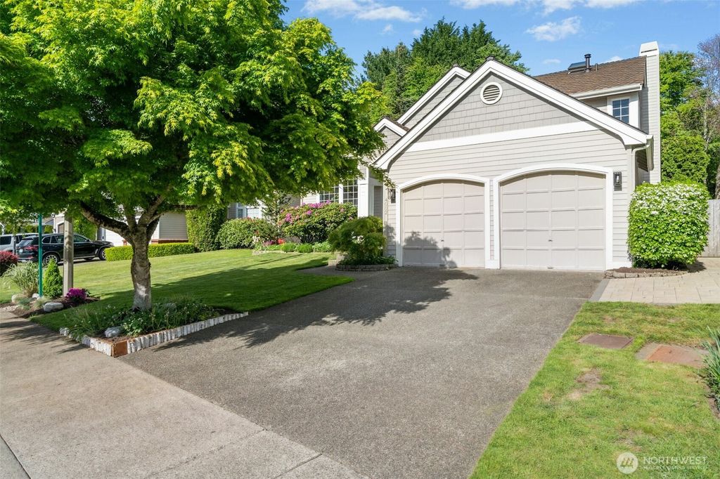 Photo of 4002 258th Way SE, Sammamish, WA 98029 (MLS # 2376222)