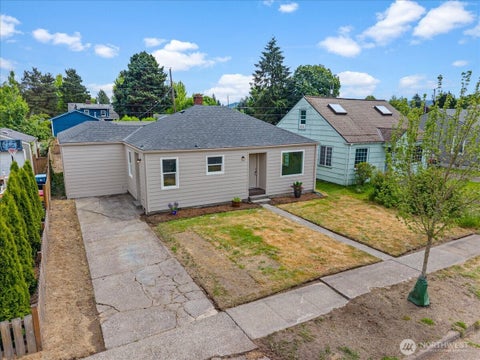 Photo of 440 25th Avenue, Longview, WA 98632 (MLS # 2537548)