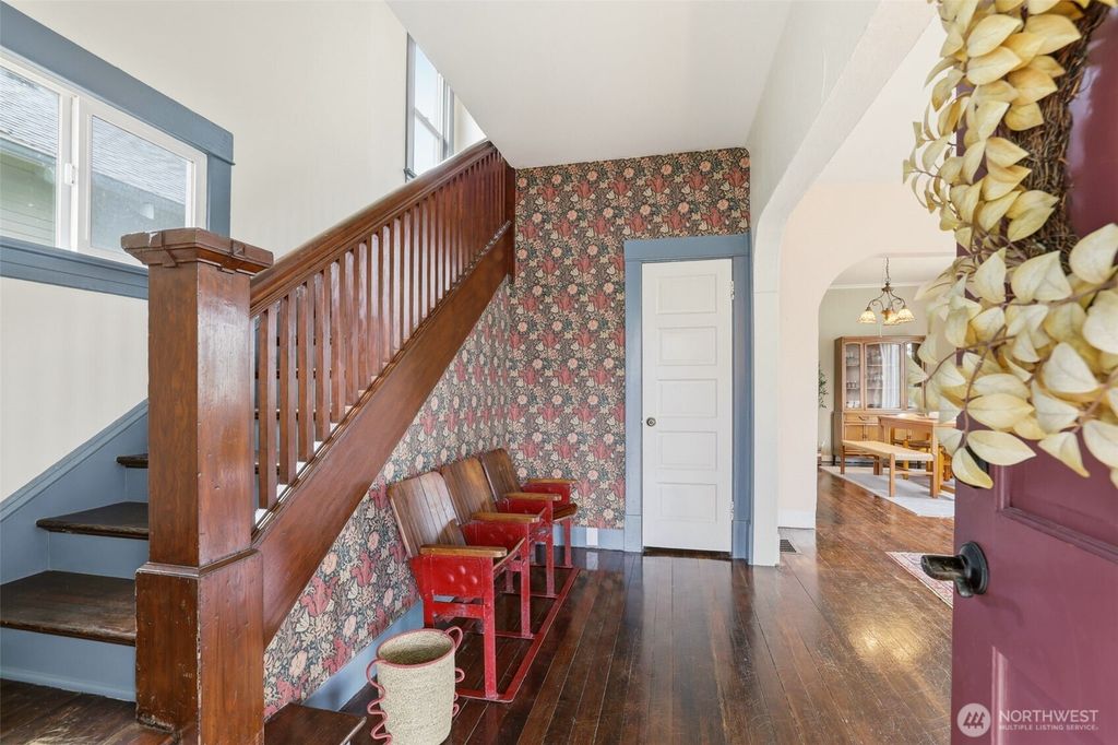 Photo of 2115 Rockefeller Avenue, Everett, WA 98201 (MLS # 2507912)