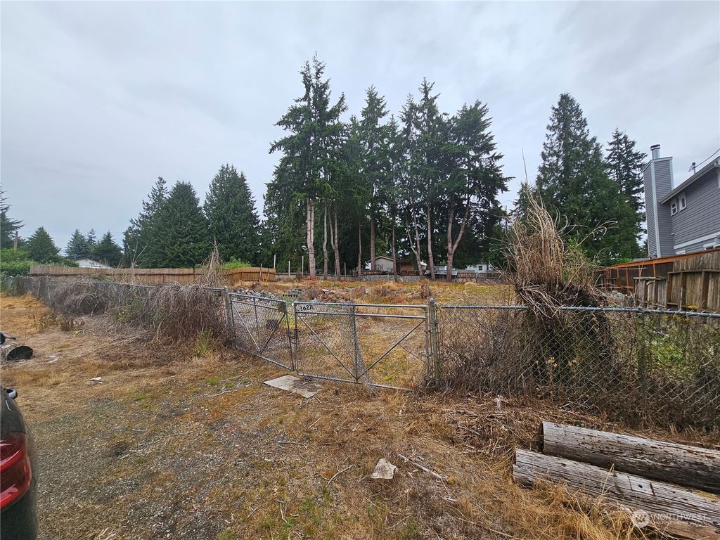 Photo of 12627 Waltham Drive, Everett, WA 98208 (MLS # 2128324)