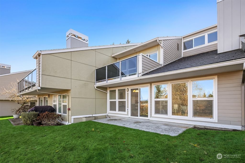 Photo of 15664 NE 70th Court, Redmond, WA 98052 (MLS # 2179079)