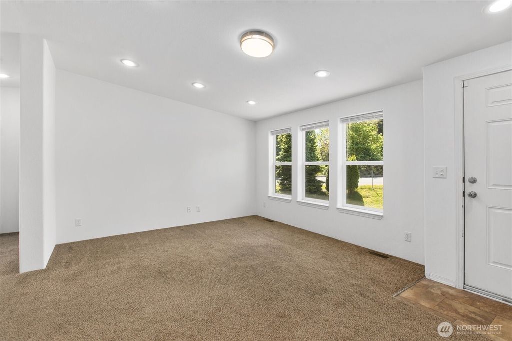 Photo of 815 124th Street SW #140, Everett, WA 98204 (MLS # 2385367)