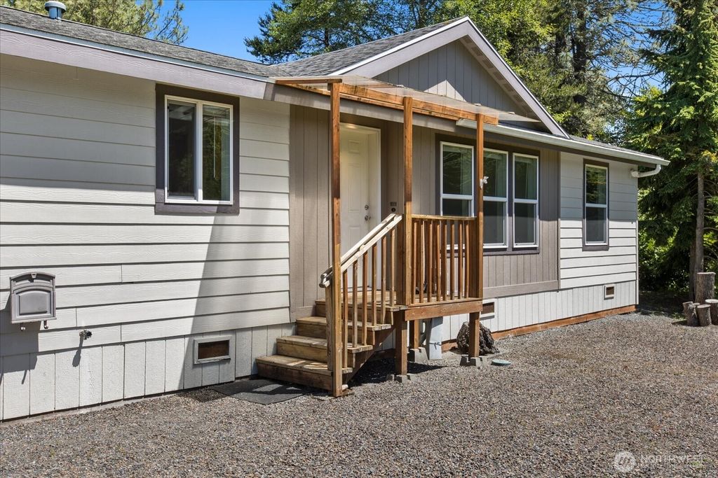 Photo of 815 124th Street SW #140, Everett, WA 98204 (MLS # 2385367)