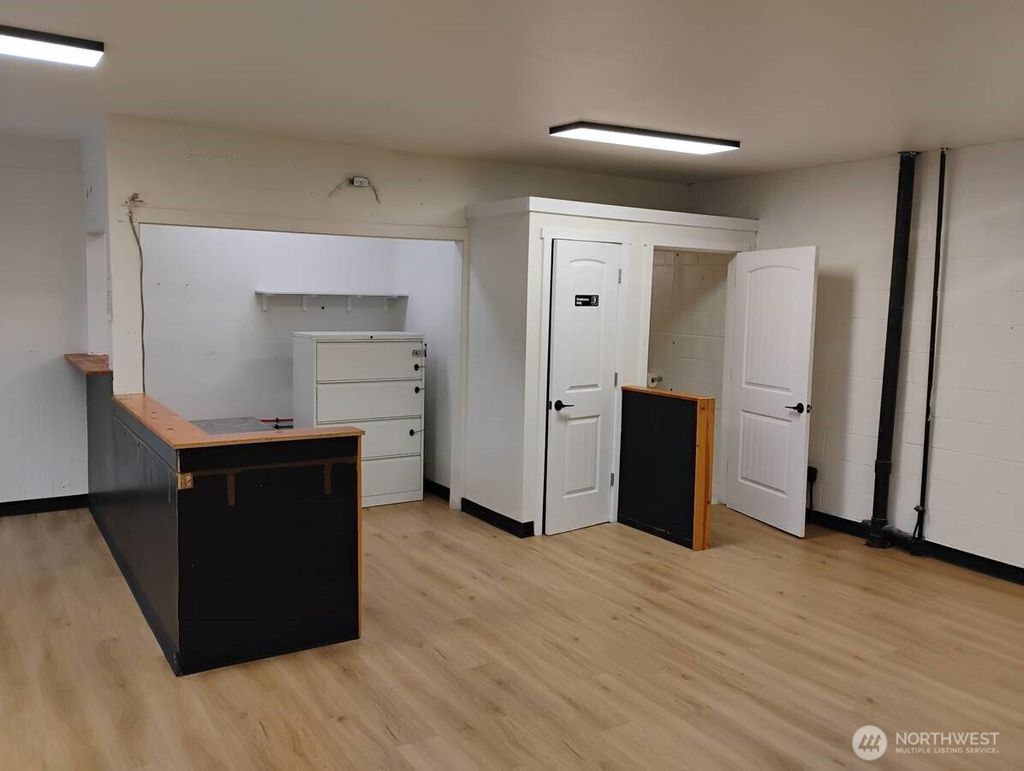 Photo of 209 E Gowe Street, Kent, WA 98032 (MLS # 2462915)