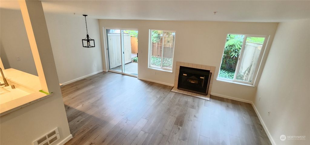 Photo of 6927 NE 170th Street, Kenmore, WA 98028 (MLS # 2277841)