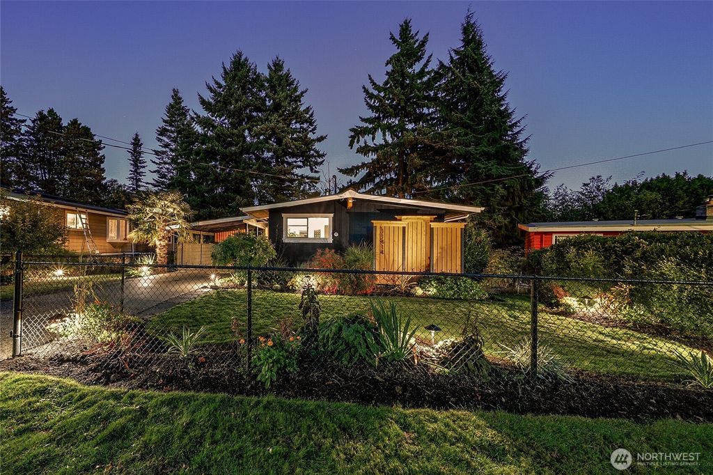 Photo of 11414 34th Avenue SW, Seattle, WA 98146 (MLS # 2447927)