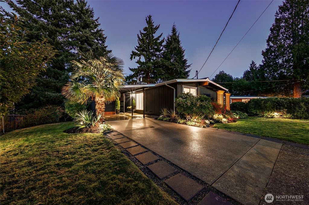 Photo of 11414 34th Avenue SW, Seattle, WA 98146 (MLS # 2447927)