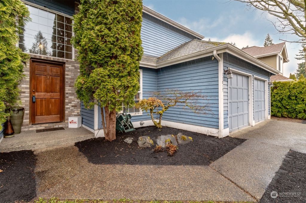 Photo of 11813 SE 321st Place, Auburn, WA 98092 (MLS # 2058710)