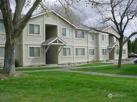 Photo of 1928 J Street #205, Walla Walla, WA 99362 (MLS # 2457549)
