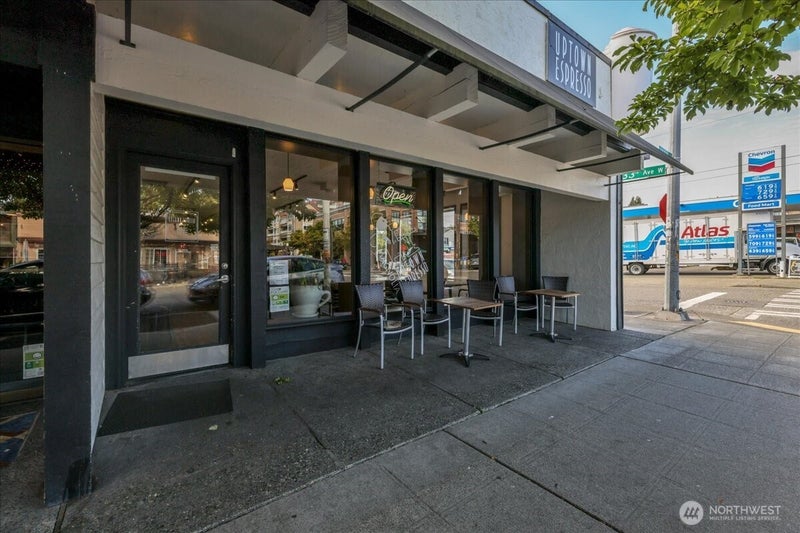 3221 W McGraw Street