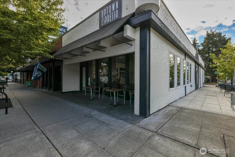 3221 W McGraw Street