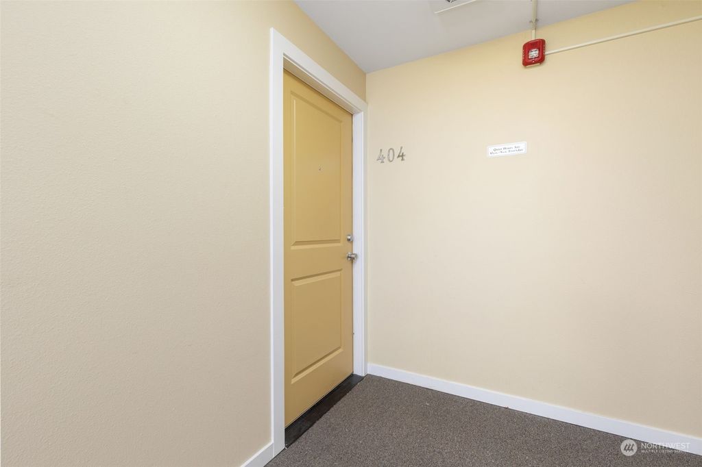 Photo of 845 NE 125th Street #404, Seattle, WA 98125 (MLS # 2247296)