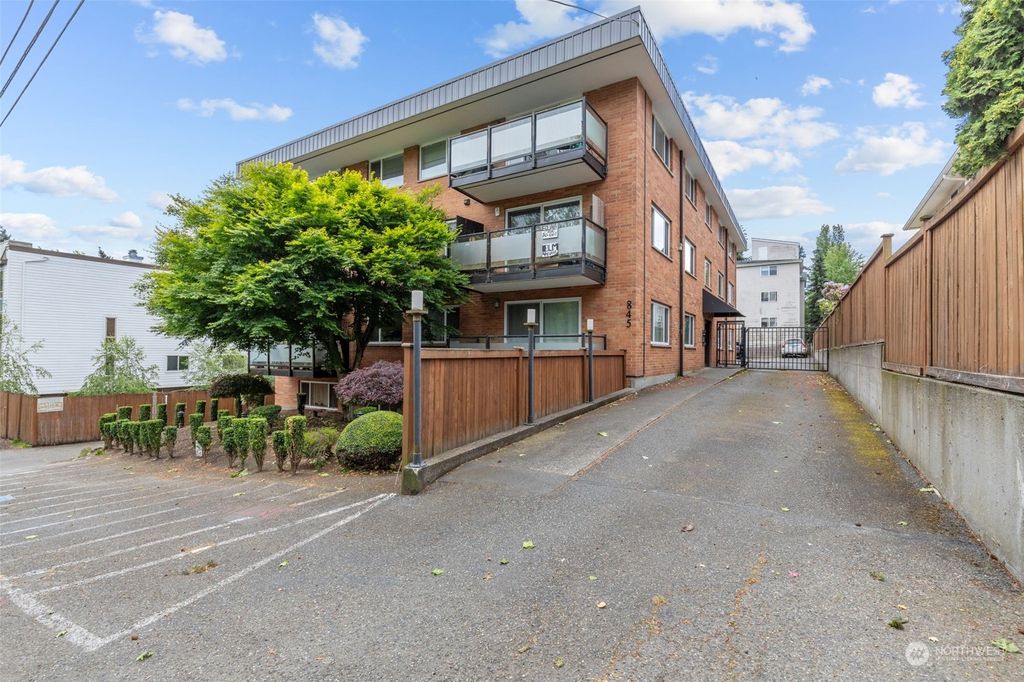 Photo of 845 NE 125th Street #404, Seattle, WA 98125 (MLS # 2247296)