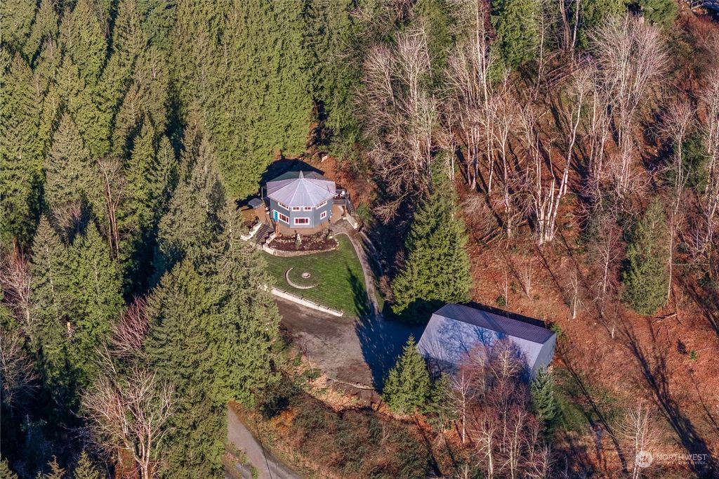 Photo of 27249 SE 156th Street, Issaquah, WA 98027 (MLS # 2311019)