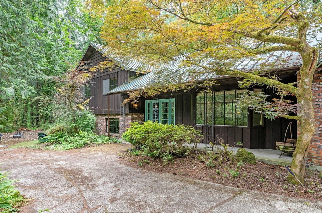 Photo of 16035 266th Avenue SE, Issaquah, WA 98027 (MLS # 2546618)