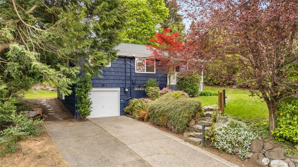 Photo of 11007 Alton Avenue NE, Seattle, WA 98125 (MLS # 2524824)