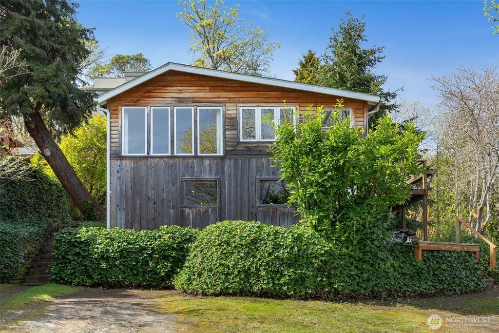 Photo of 143 Euclid Avenue, Seattle, WA 98122 (MLS # 2353786)