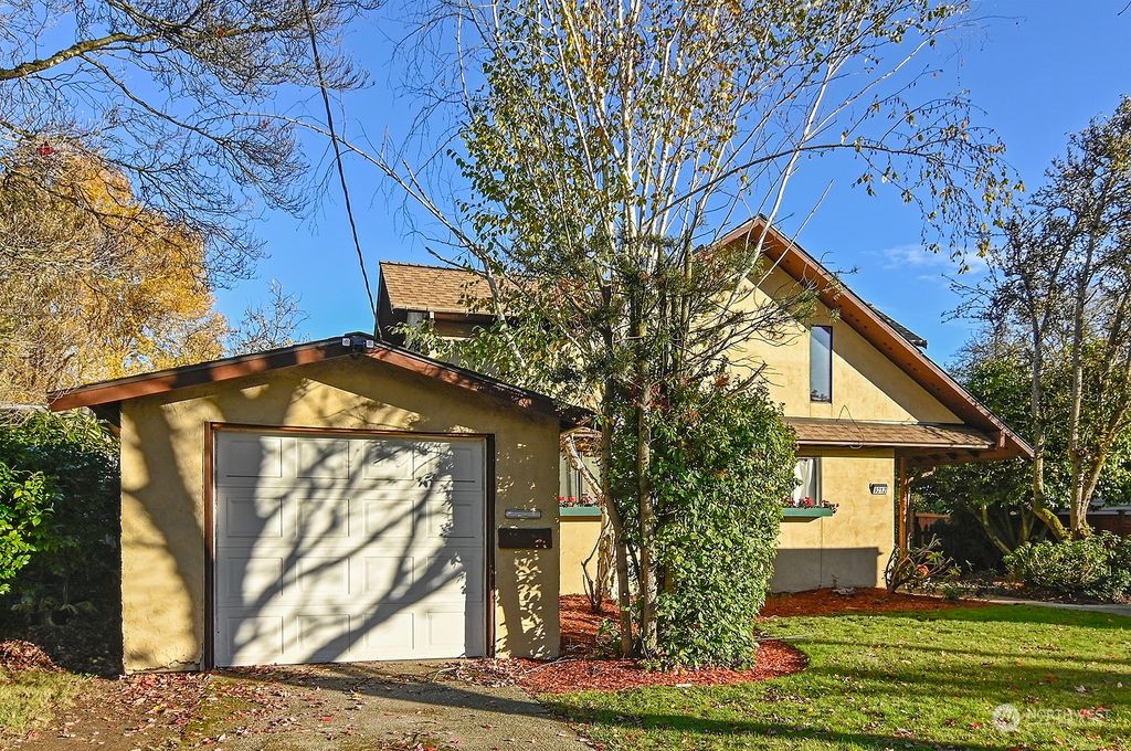 Photo of 9212 39th Avenue S, Seattle, WA 98118 (MLS # 2308912)