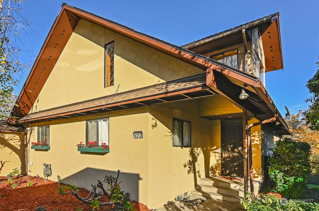 Photo of 9212 39th Avenue S, Seattle, WA 98118 (MLS # 2308912)