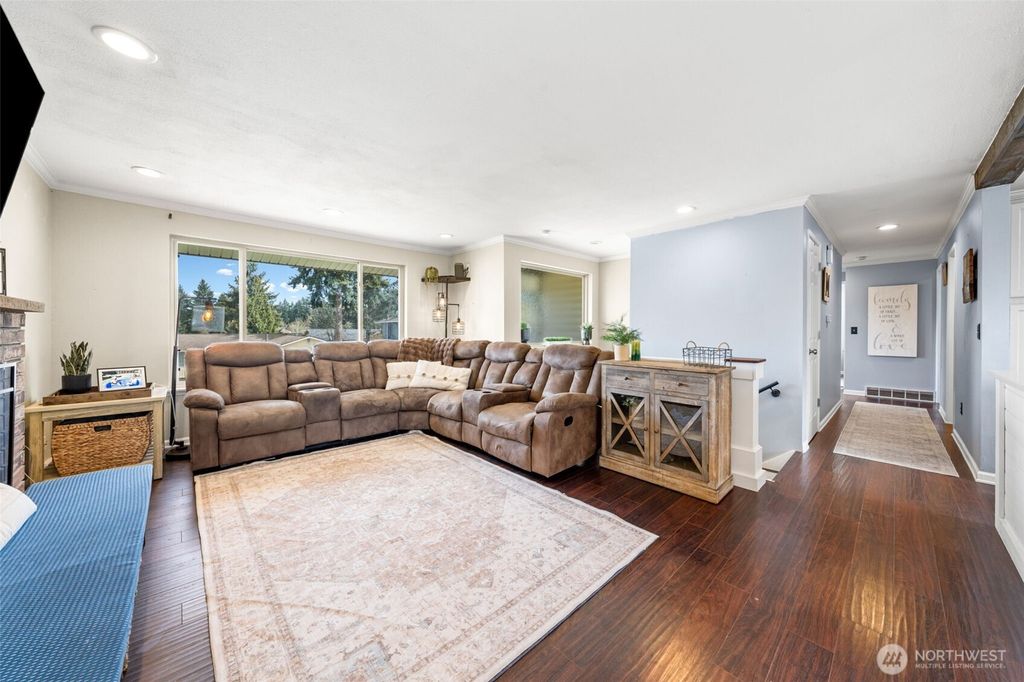 Photo of 32719 40th Avenue SW, Federal Way, WA 98023 (MLS # 2498364)