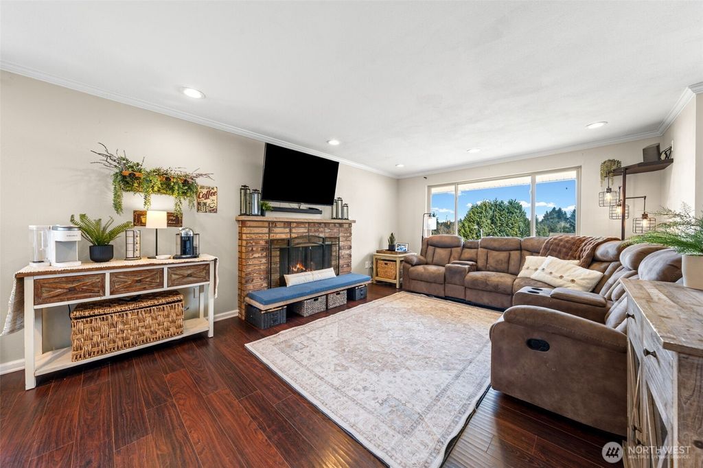 Photo of 32719 40th Avenue SW, Federal Way, WA 98023 (MLS # 2498364)