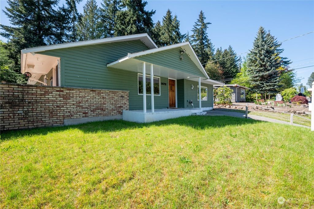 Photo of 14711 25th Avenue NE, Shoreline, WA 98155 (MLS # 2058702)