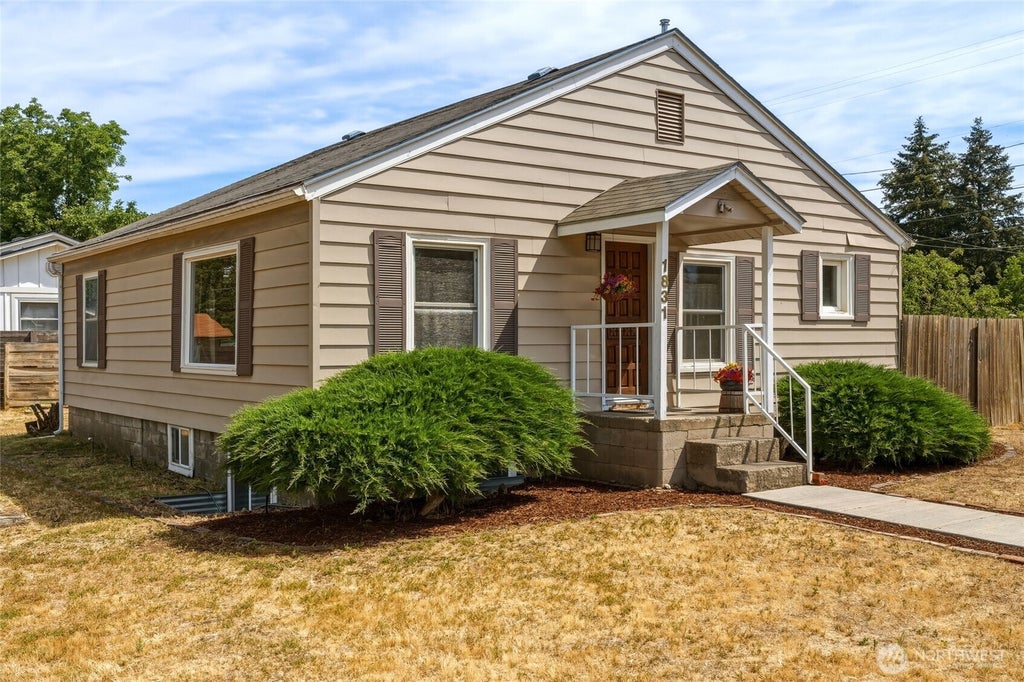 Photo of 1831 E Alder Street, Walla Walla, WA 99362 (MLS # 2544922)