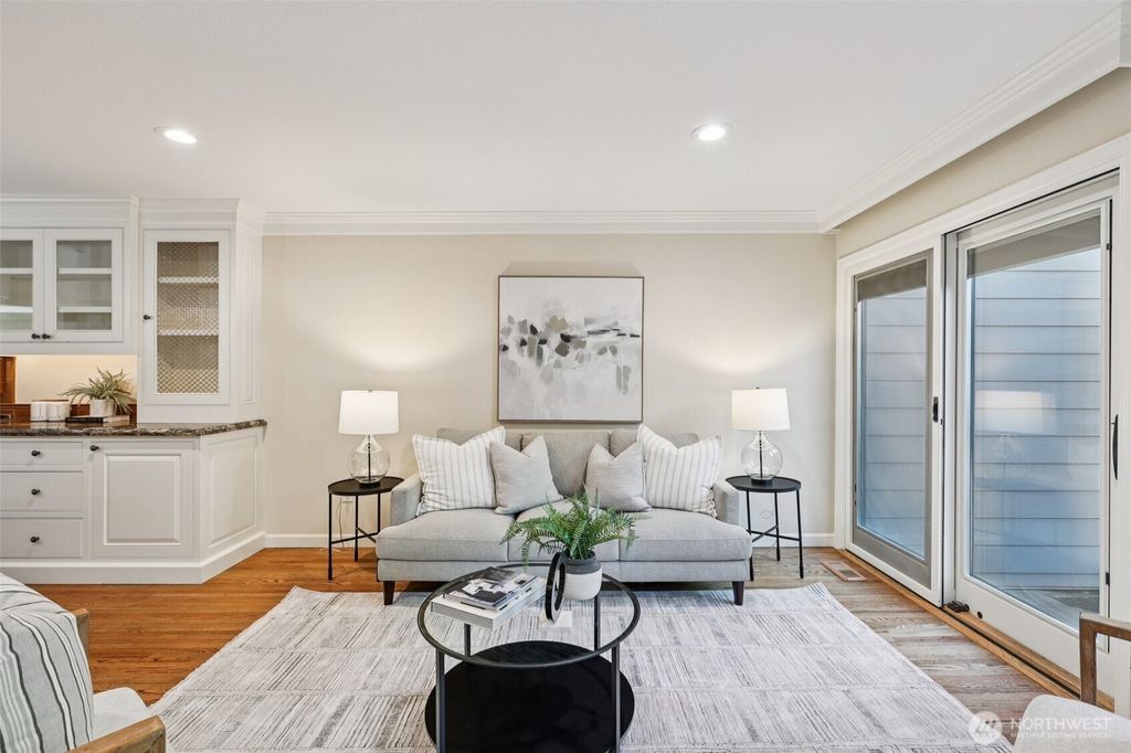 Photo of 10331 NE 19th Place, Bellevue, WA 98004 (MLS # 2470699)