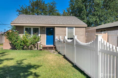 Photo of 708 Sanford Avenue, Richland, WA 99352 (MLS # 2550867)