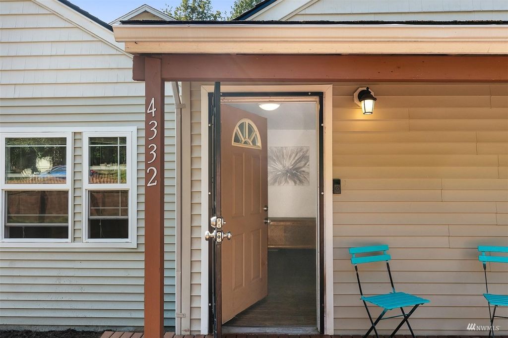 Photo of 4332 Forest Drive, Everett, WA 98203 (MLS # 1990238)
