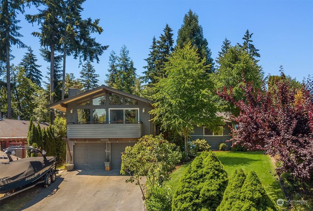 Photo of 1509 3rd Place, Kirkland, WA 98033 (MLS # 2039540)