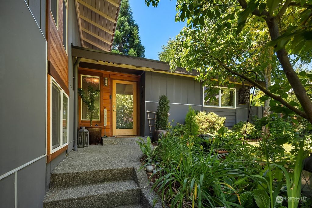 Photo of 1509 3rd Place, Kirkland, WA 98033 (MLS # 2039540)