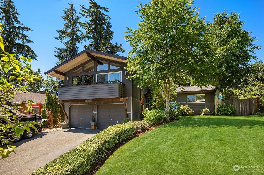 Photo of 1509 3rd Place, Kirkland, WA 98033 (MLS # 2039540)