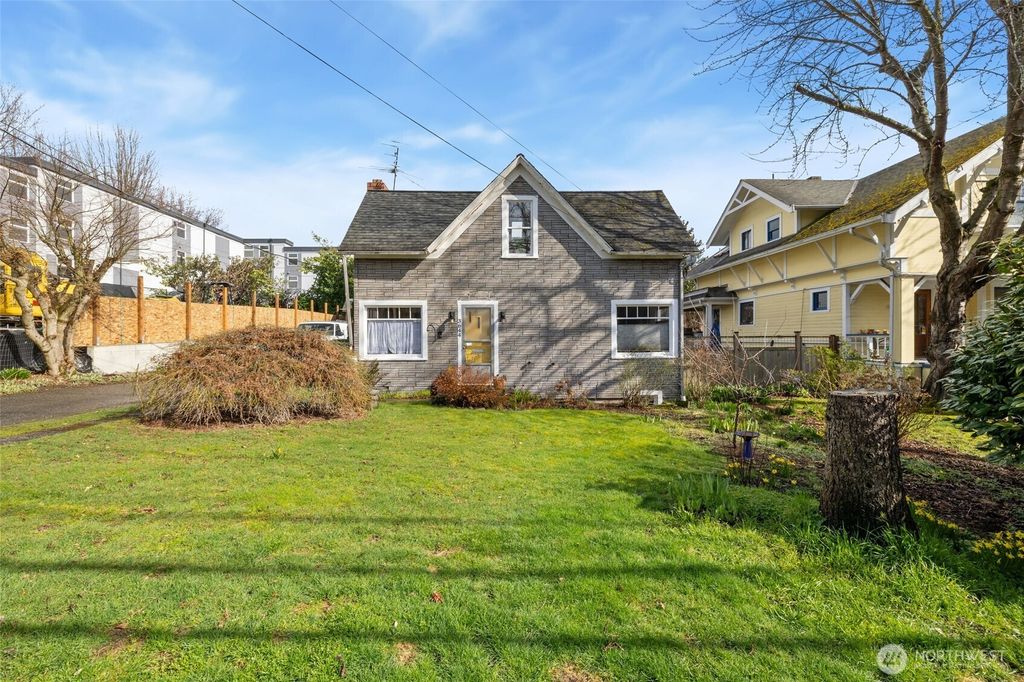 Photo of 3644 Greenwood Avenue N, Seattle, WA 98103 (MLS # 2345883)
