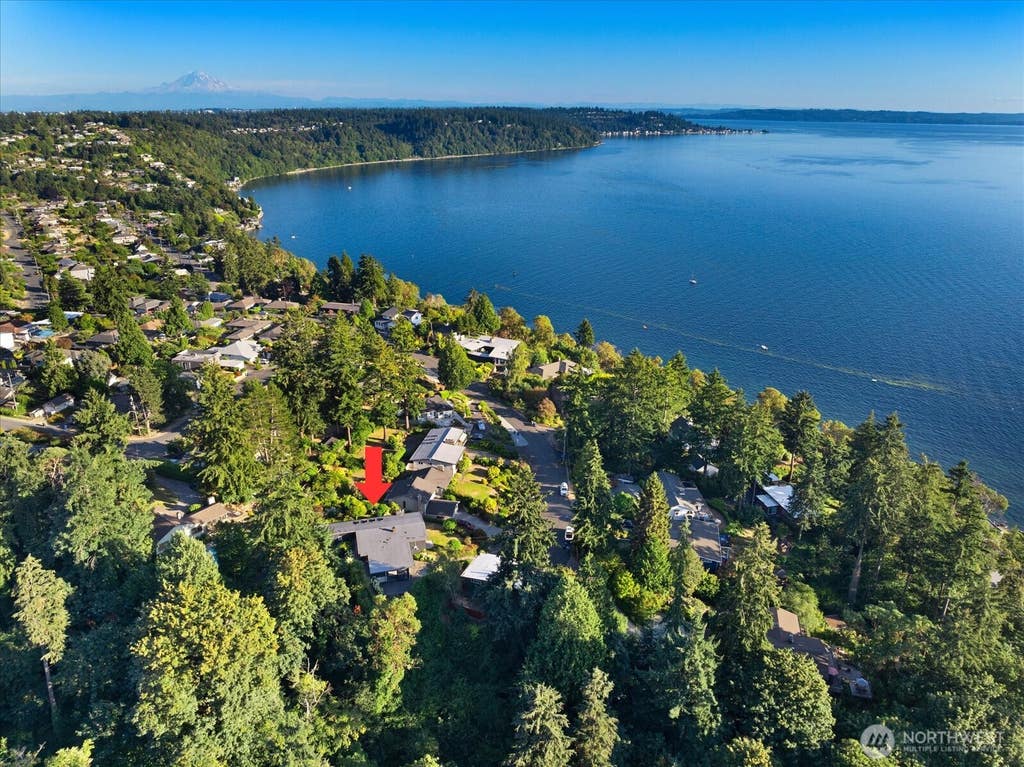 Photo of 11808 Marine View Drive SW, Burien, WA 98146 (MLS # 2568388)