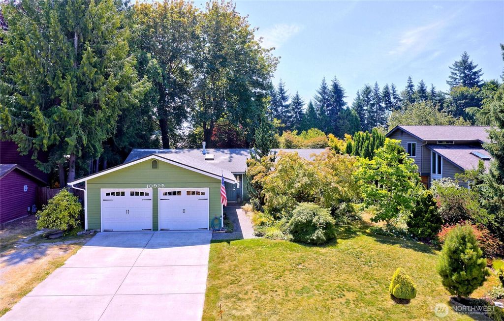 Photo of 10925 SE 183rd Place, Renton, WA 98055 (MLS # 2415595)
