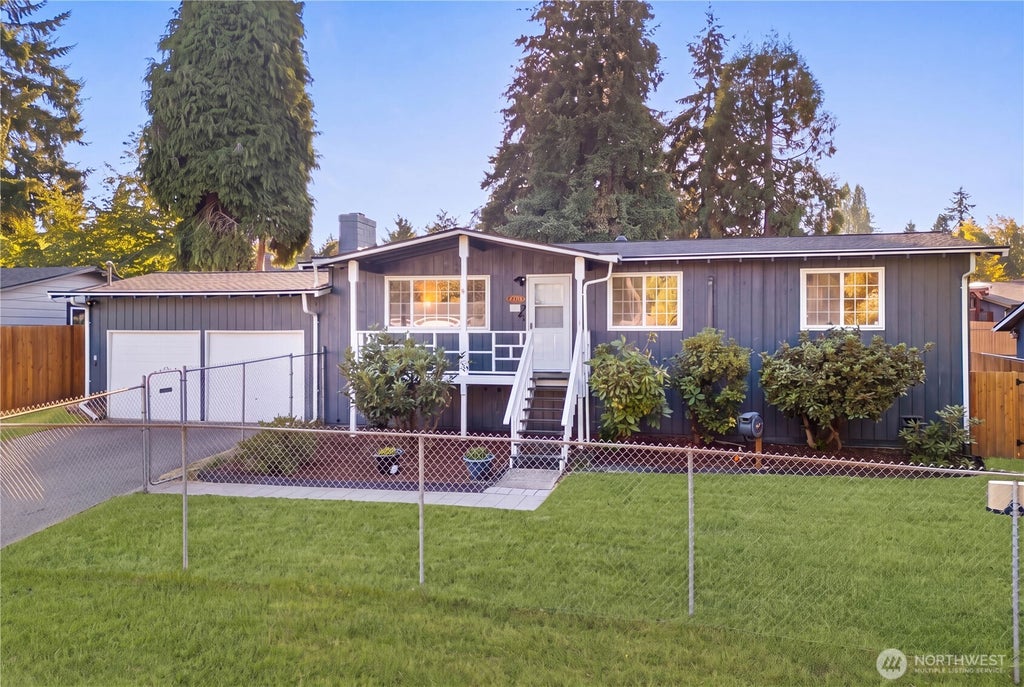 Photo of 33211 26th Avenue SW, Federal Way, WA 98023 (MLS # 2576419)