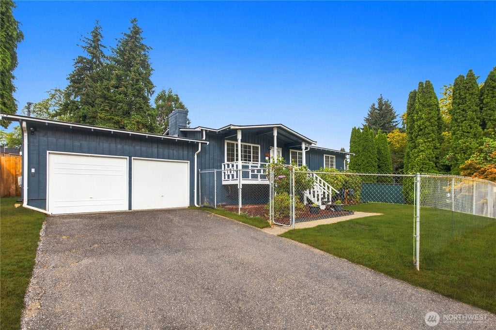 Photo of 33211 26th Avenue SW, Federal Way, WA 98023 (MLS # 2576419)