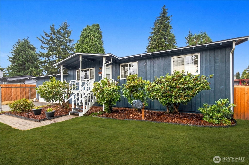 Photo of 33211 26th Avenue SW, Federal Way, WA 98023 (MLS # 2576419)