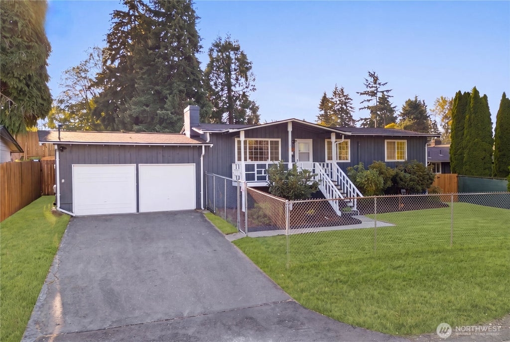 Photo of 33211 26th Avenue SW, Federal Way, WA 98023 (MLS # 2576419)