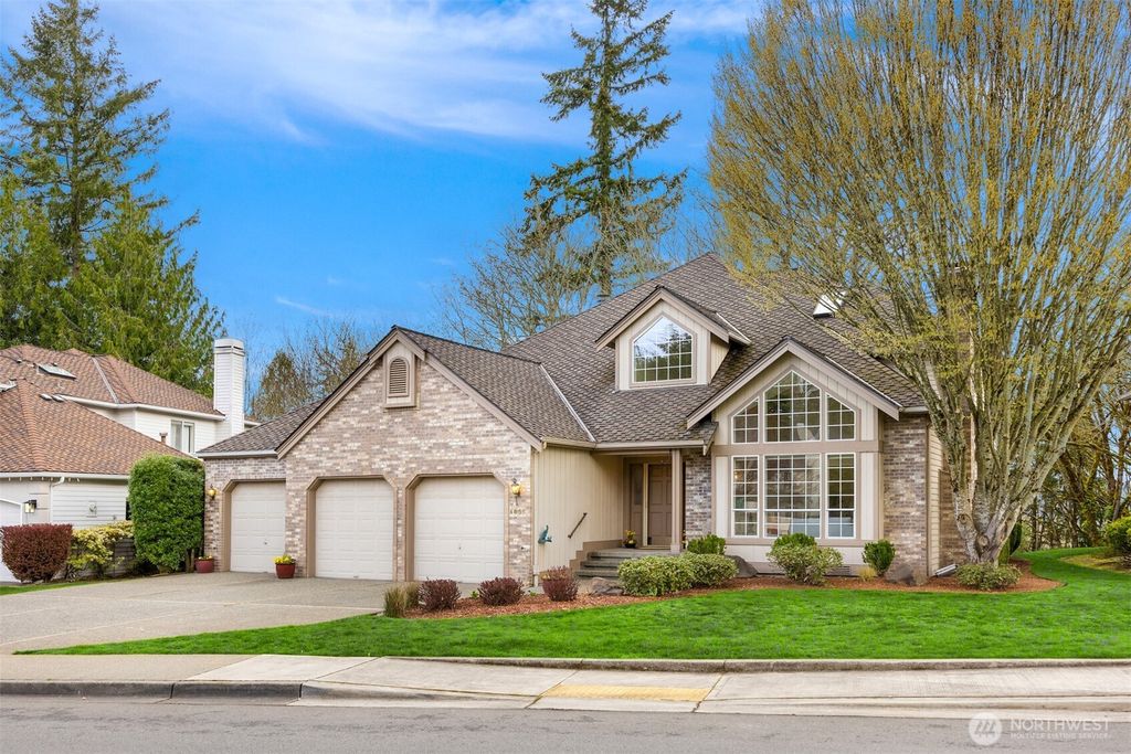 Photo of 4806 192nd Drive NE, Sammamish, WA 98074 (MLS # 2350062)