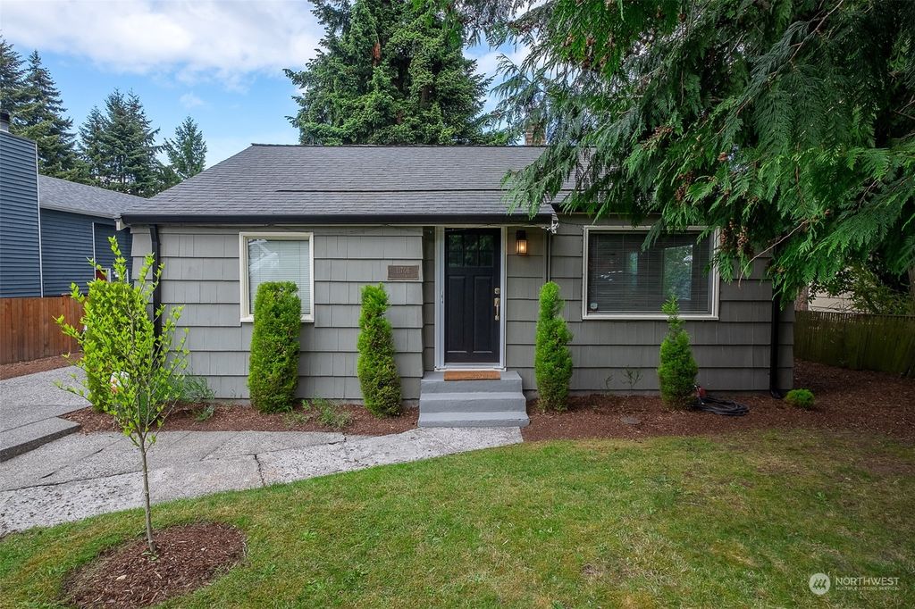 Photo of 11706 Roosevelt Way NE, Seattle, WA 98125 (MLS # 2074845)
