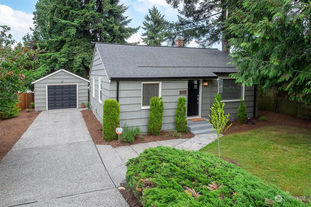 Photo of 11706 Roosevelt Way NE, Seattle, WA 98125 (MLS # 2074845)