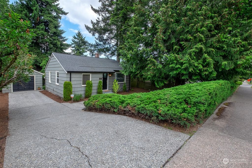 Photo of 11706 Roosevelt Way NE, Seattle, WA 98125 (MLS # 2074845)