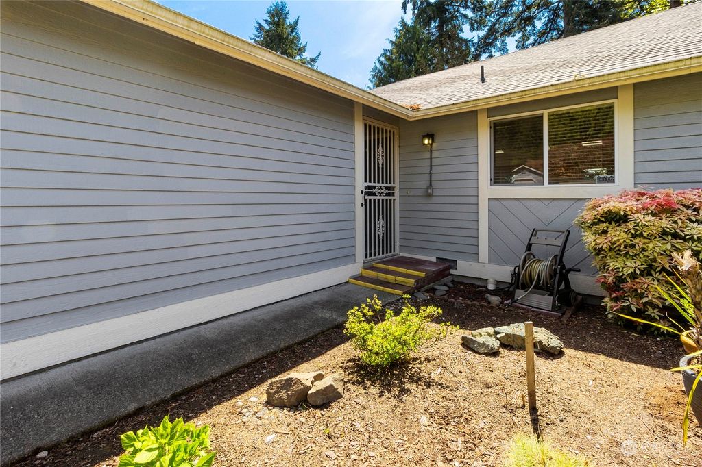 Photo of 1809 SW 307th Street #A, Federal Way, WA 98023 (MLS # 2063612)